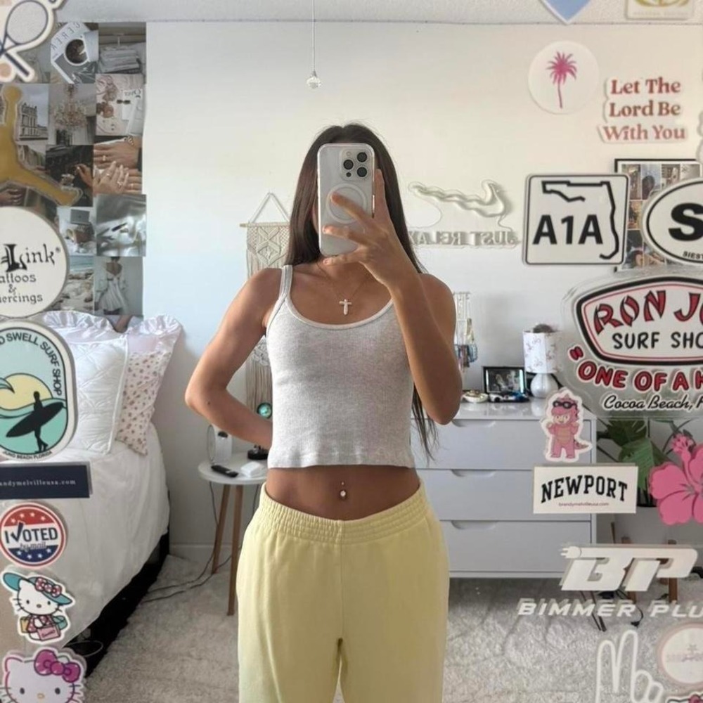 butter yellow Aritzia sweatpants - Picture 2 of 8